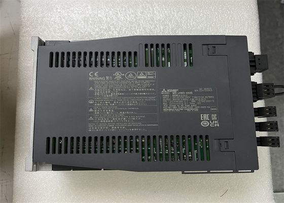 Mitsubishi MR-J4W3-444B Электрический сервоусилитель переменного тока 0,4 кВт