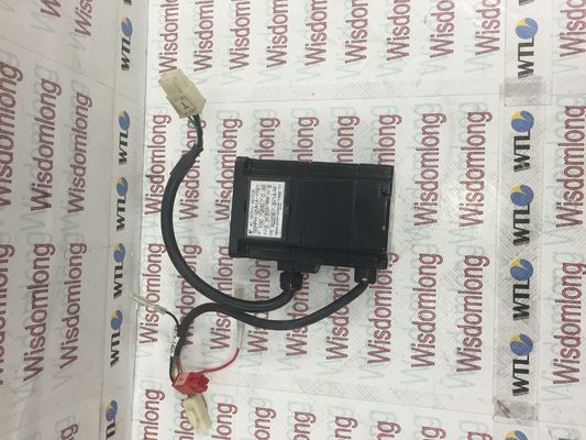 МОТОР СЕРВОПРИВОДА AC SGMPH-01A1A-YR21 Yaskawa   100W 0.317N.m 3000RPM 200V