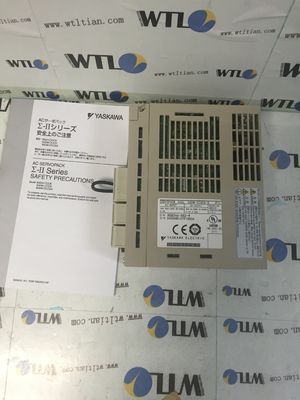 Промышленный сервопривод 50 60HZ управляет YASKAWA SGMD-02ADA-R SERVOPACK совершенно новым