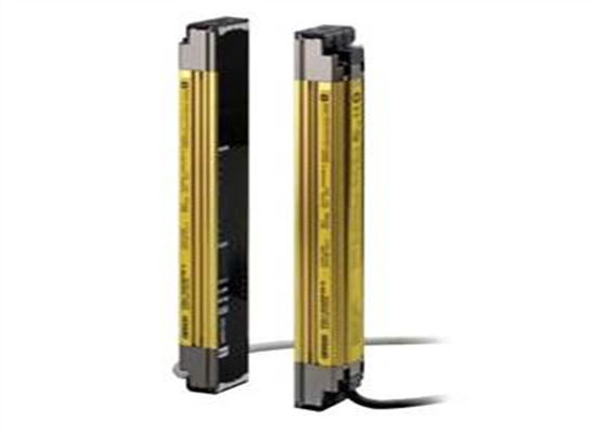ЗАНАВЕС СВЕТА БЕЗОПАСНОСТИ Omron F3SJ-A0695P14-D ЛУЧИ ОСИ 4 MM DIA 76