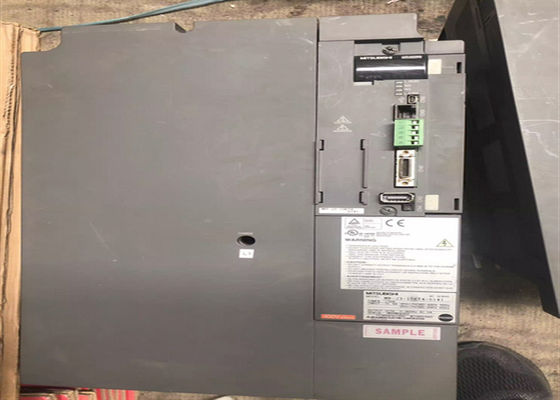 СЕРИЯ 15Kw Мицубиси MELSERVO-J3 усилителя сервопривода AC MR-J3-15KT4