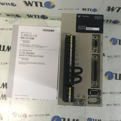 Промышленный сервопривод 50/60HZ управляет YASKAWA SGDS-04A15A SERVOPACK совершенно новым
