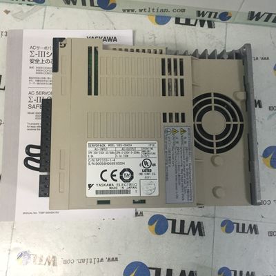 Промышленный сервопривод 50/60HZ управляет YASKAWA SGDS-04A15A SERVOPACK совершенно новым