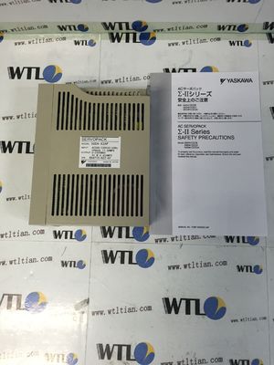 Один мотор Yaskawa гарантии года управляет SGD-A3AP Servopack 1PH 200-230V 50/60HZ 11AMPS
