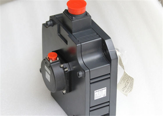 Мотор сервопривода HC-UF202 Мицубиси 2.0KW промышленный 3AC 110V 24A 2000R/MIN