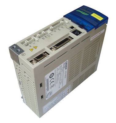 Поставка 2.6A 100V AC 100VAC сервопривода Omron R7D-AP04L нагружает ПРИВОД СЕРВОПРИВОДА 400 W