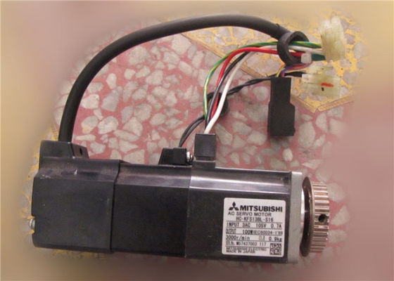Мотор сервопривода HC-KFS13BL-S16 AC Мицубиси 100W промышленный 3AC 105V 0.7A