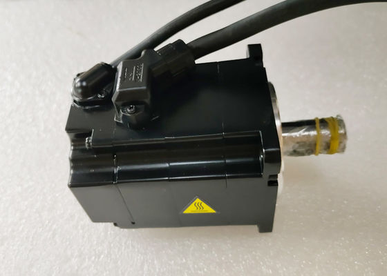 Моторы сервопривода 200V AC SGM7J-02AFC6S 200W 0.318NM 3000r/Min новые