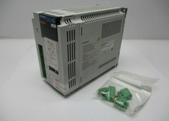 MR-J2S-60CP4-S484 Mitsubishi DC Servo Drive Промышленный усилитель 600W 1.4A Выход 323V