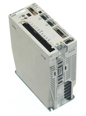 Яскава SGDS-10A32A 3 ФАЗЫ 15 AM 200 VAC 3000 Ватт 4 HP Сервоусилитель
