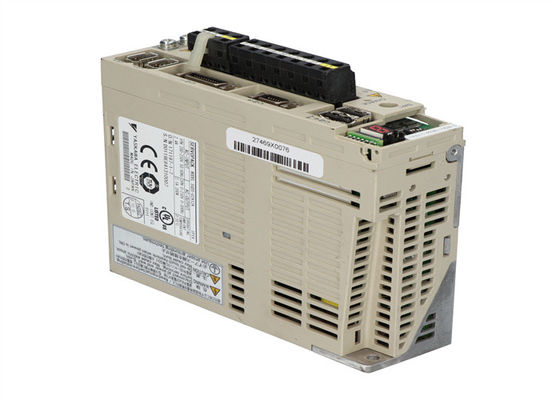 Yaskawa SGDS-02A12A AC сервоусилитель 200-230V 2.4A 200W Новый