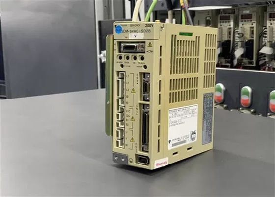 Yaskawa SGDM-04AC-SD2B сервоусилитель переменного тока Новый в оригинале 230В