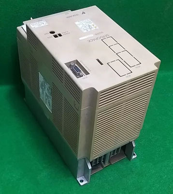 Новый сервоусилитель переменного тока Yaskawa SGDB-20AD 230V 12A в оригинале