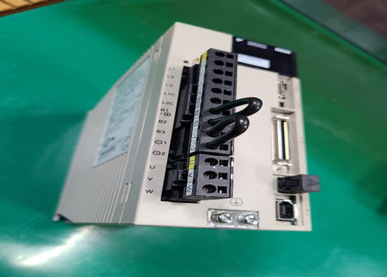 Yaskawa SGDV-3R8A05A AC сервоусилитель совершенно новый в оригинале