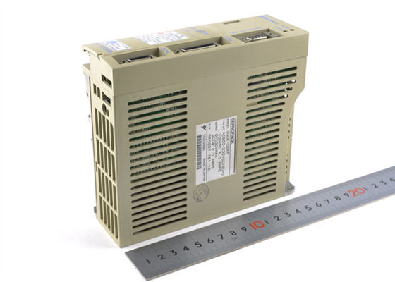 Yaskawa SGDE-02AP 230V AC сервоусилитель совершенно новый оригинальный