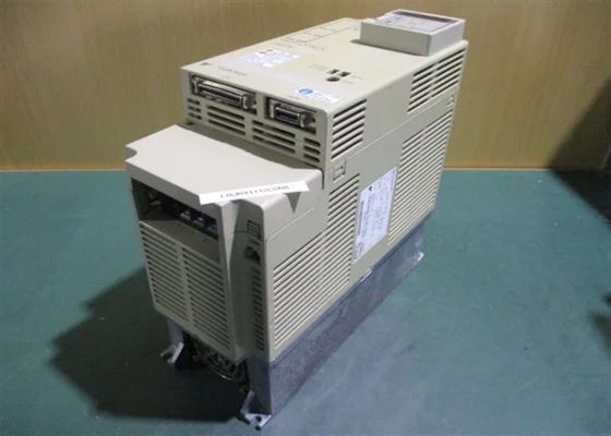 Сервоприводы Yaskawa SGDB-03ADM Оригинальный Новый в коробке 0.3kw