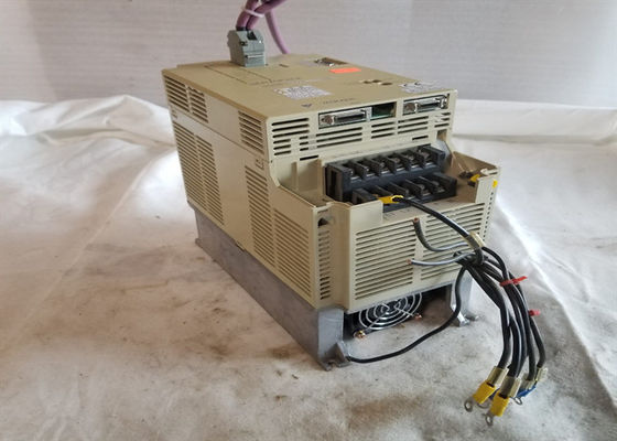 Совершенно новый Yaskawa AC Servo Drives SGDB-20VN Оригинальный Новый в коробке