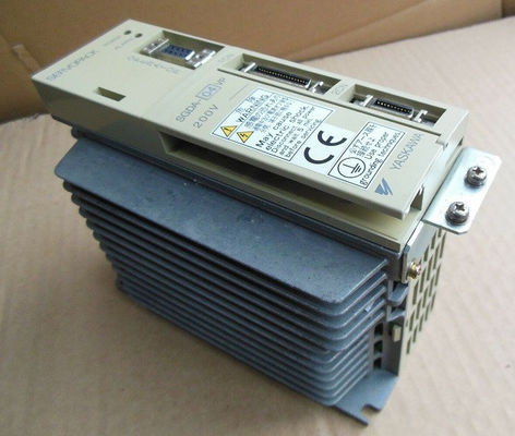 Сервоприводы Yaskawa SGDA 04VP совершенно новые в оригинальной коробке 200 В