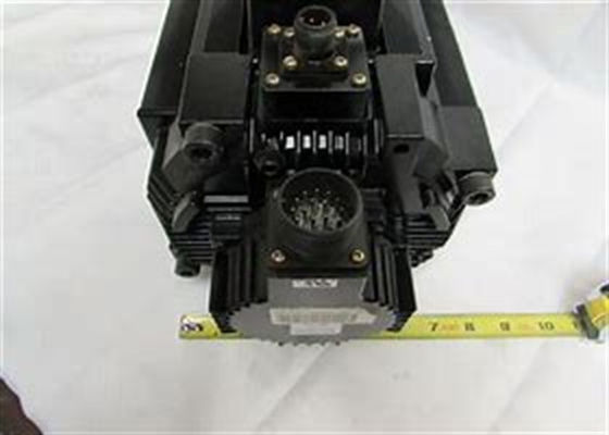 Yaskawa SGMG-06A2BBB 200V сервомотор совершенно новый в оригинальной коробке