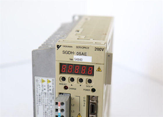 Сервоприводы Yaskawa Sigma 2 Series SGDH-05AE совершенно новые в коробке