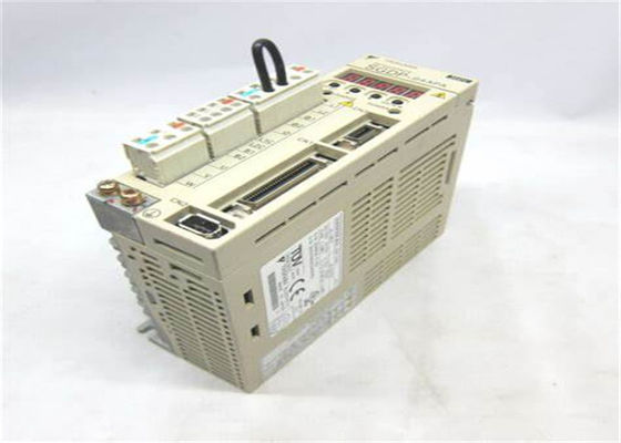 Yaskawa SGDP-04APA AC Servo Drives Совершенно новая промышленность