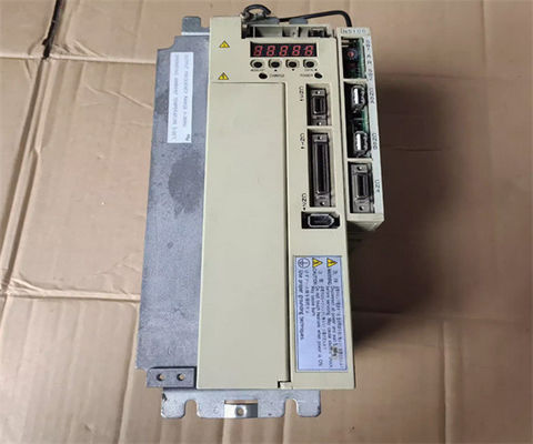 Yaskawa SGDH-10AE Приводы-AC Серво Промышленный Сервомотор