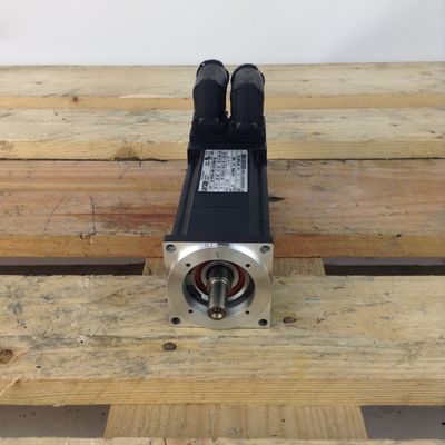 Lenze MCS 06F60-RS0B0-A11N-ST5S00N-R0SU Синхронный сервомотор