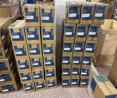Промышленный сервомотор с номинальной скоростью 2000 оборотов в минуту с номинальной мощностью 5,0 кВт и напряжением 200 В