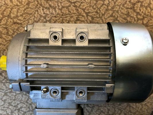 LENZE MDERAXX-080-13J Нормативный ток 1,5A Промышленные сервоприводы
