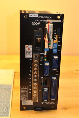Yaskawa CACR-HR01BAB12Y5 Сервопривод Динамический диапазон 35 ДБ