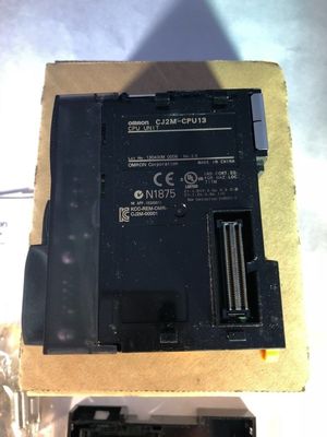 Omron CJ2M-CPU13 Динамическое напряжение DC 28 VAC Модуль логического контроллера