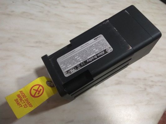 ALLEN-BRADLEY MPL-B230P-VJ72AA MPL-серия MPL 480V AC вращающийся сервомотор