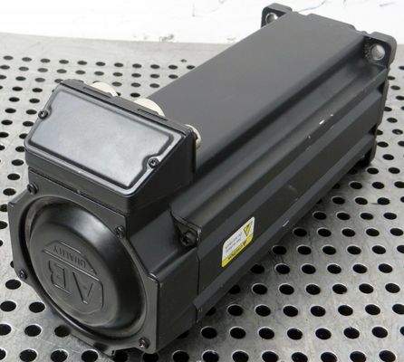 ALLEN-BRADLEY MPL-B4560F-MK24AA MPL-серия MPL 480V AC вращающийся сервомотор