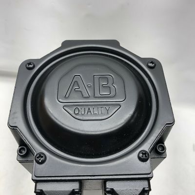 ALLEN-BRADLEY MPM-B1304C-SJ72AA MPM-серия MPM 480V AC вращающийся сервомотор
