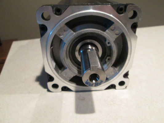 ALLEN-BRADLEY MPM-B1651C-MJ72AA MPM-серия MPM 480V AC вращающийся сервомотор