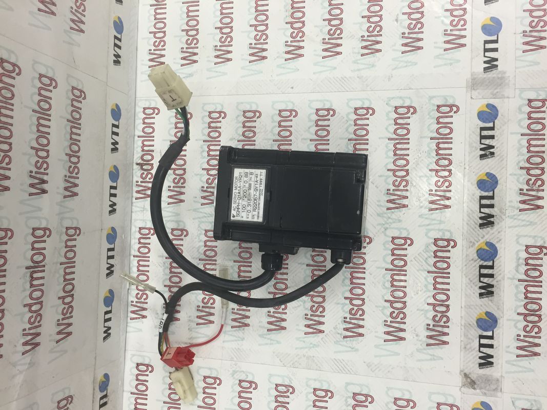 МОТОР СЕРВОПРИВОДА AC SGMPH-01A1A-YR21 Yaskawa   100W 0.317N.m 3000RPM 200V