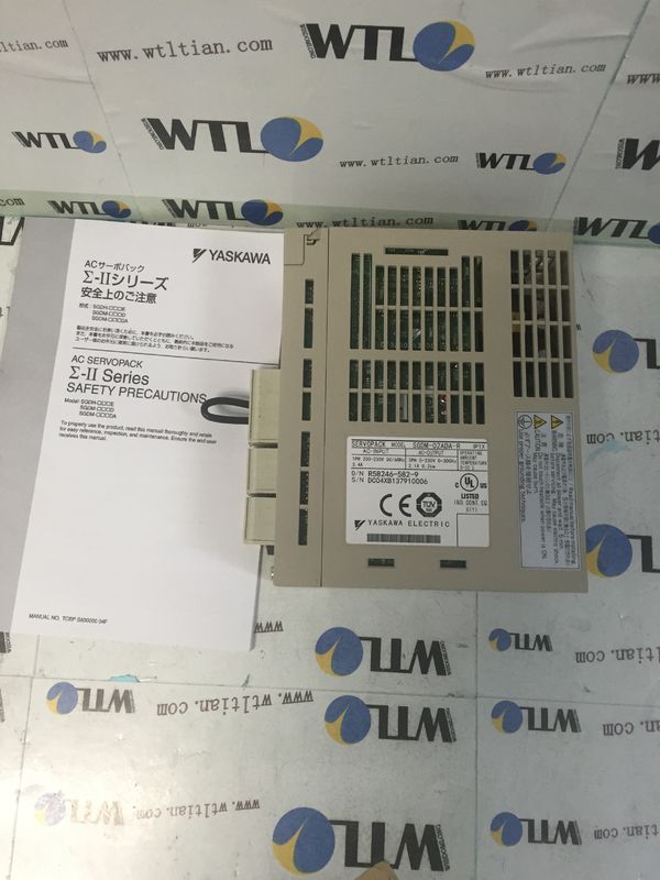 Промышленный сервопривод 50 60HZ управляет YASKAWA SGMD-02ADA-R SERVOPACK совершенно новым