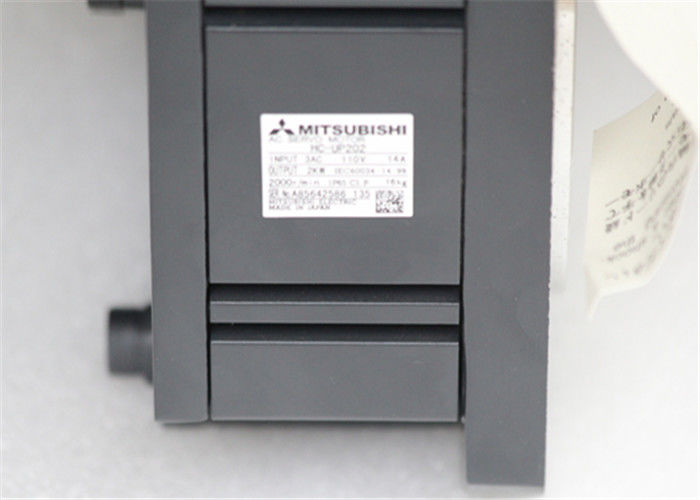 Мотор сервопривода HC-UF202 Мицубиси 2.0KW промышленный 3AC 110V 24A 2000R/MIN