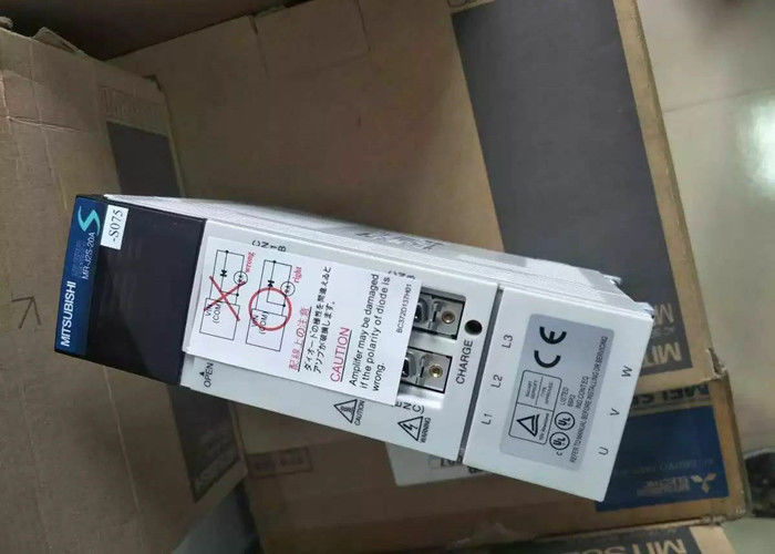 СЕРВОПРИВОД усилителя MR-J2S-20A-S075 Mitsubishi Electric 200W промышленный трехфазный УПРАВЛЯЕТ НОВЫМ