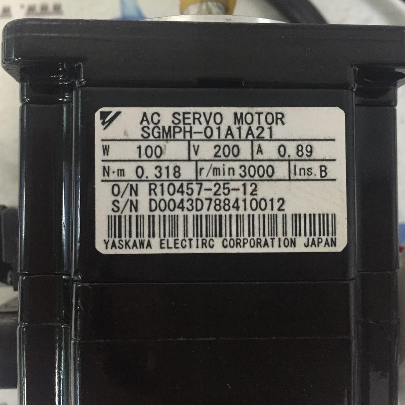SGM-02UW14E Yaskawa 17 бит Абсолютный кодер SERVO MOTOR 100W 0.89A Новый в коробке