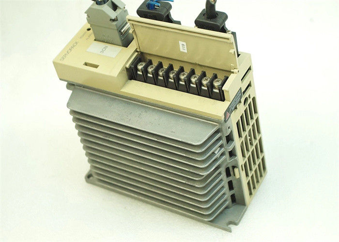 Yaskawa SGD-04AN 100V AC Servo Drives совершенно новый в оригинальной коробке