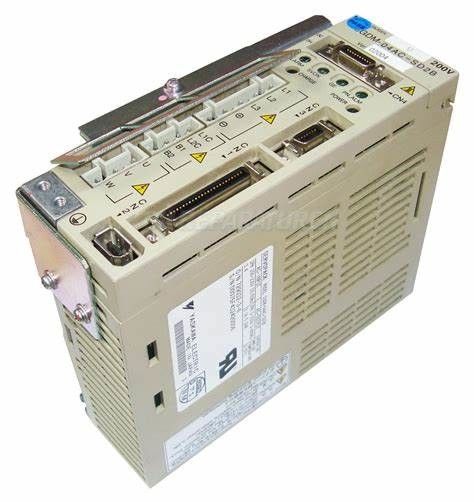 Yaskawa SGDM-01AD 1 Фаза 2A 200 Вт 100 Вт 0,13 HP SERVOPACK AC Servo Drive