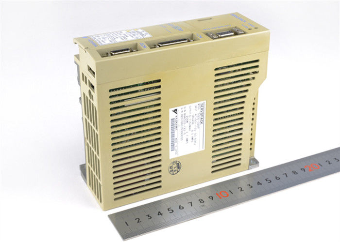 Yaskawa SGDE-02BP AC сервоусилитель совершенно новый в оригинальной коробке