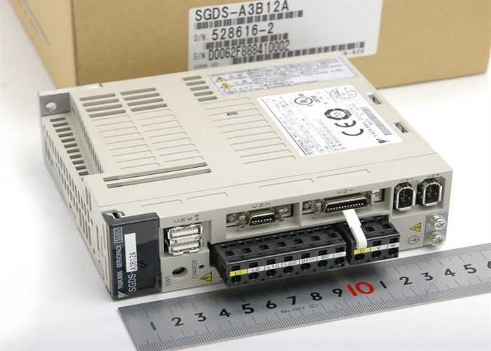 Yaskawa 0,03W сервоприводы SGDS-A3B12A совершенно новый оригинальный ящик