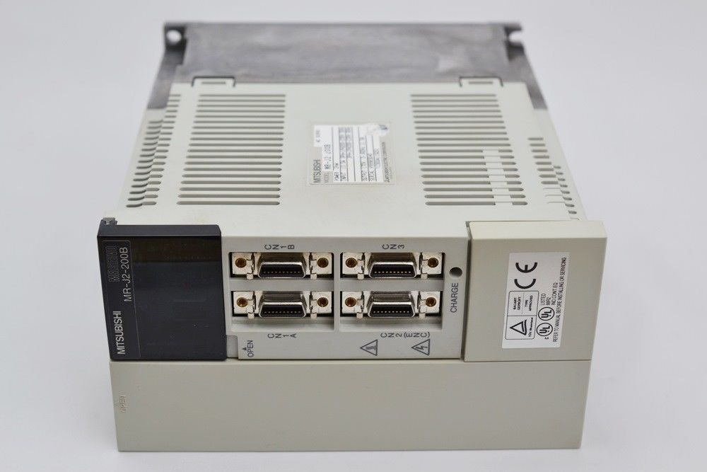 2.0kw MITSUBISHI MR-J2-200B Промышленный сервопривод Трехфазный AC200V SSCNET Тип интерфейса