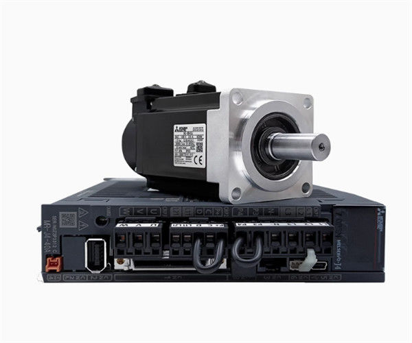 Mitsubishi HC-KFS053D AC Servo Motor 3AC 51V 0,9A 3000R/MIN Новый