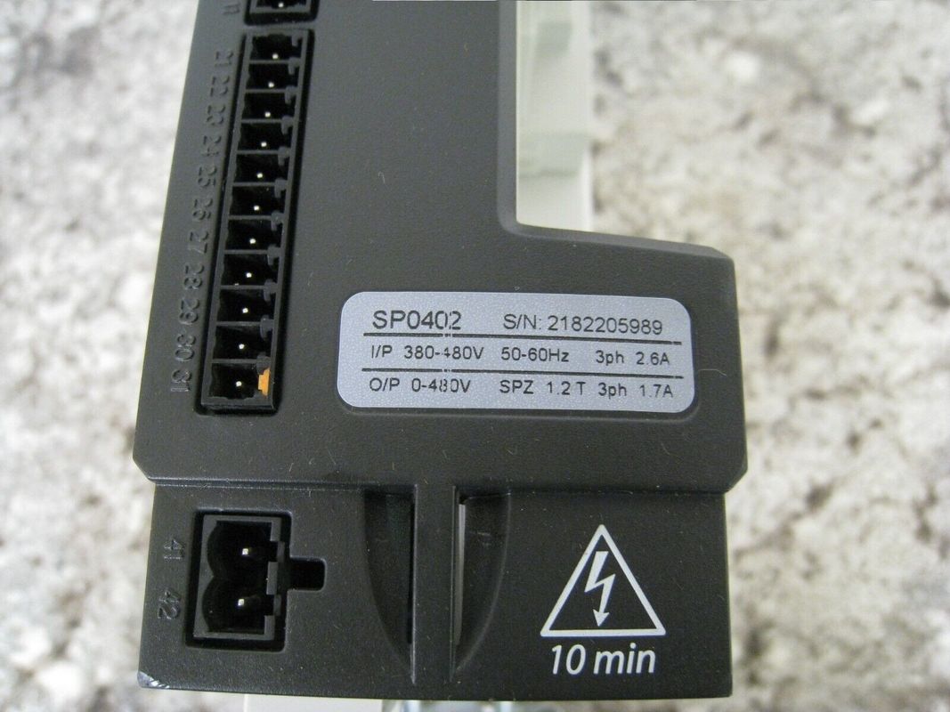 EMERSON SP0402 Универсальный переменный ток с переменной скоростью для индукционных и сервомоторов